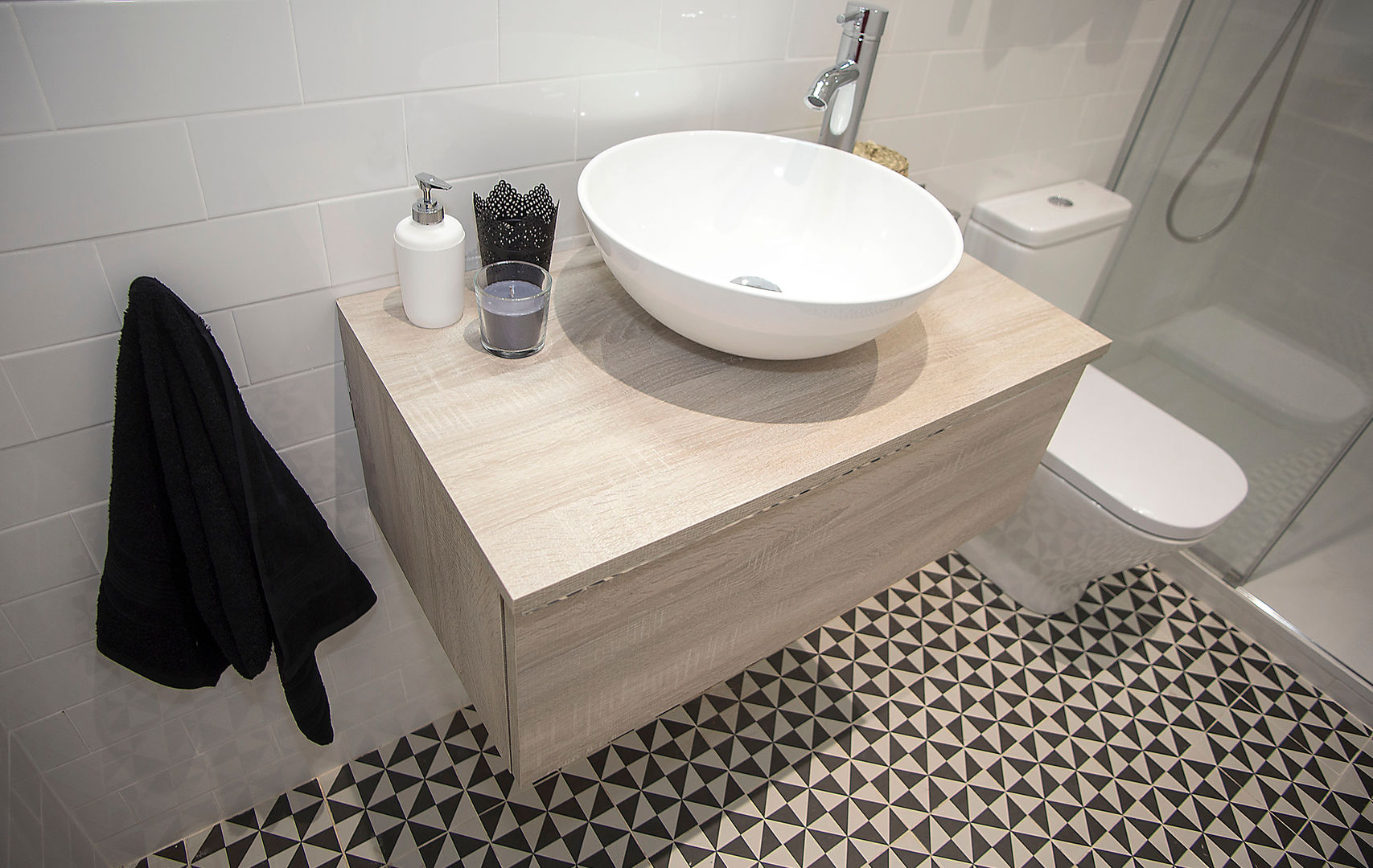 Cuarto de baño Grupo Inventia Baños de estilo moderno Azulejos reforma de baño,diseño de baño,baño alicatado,'