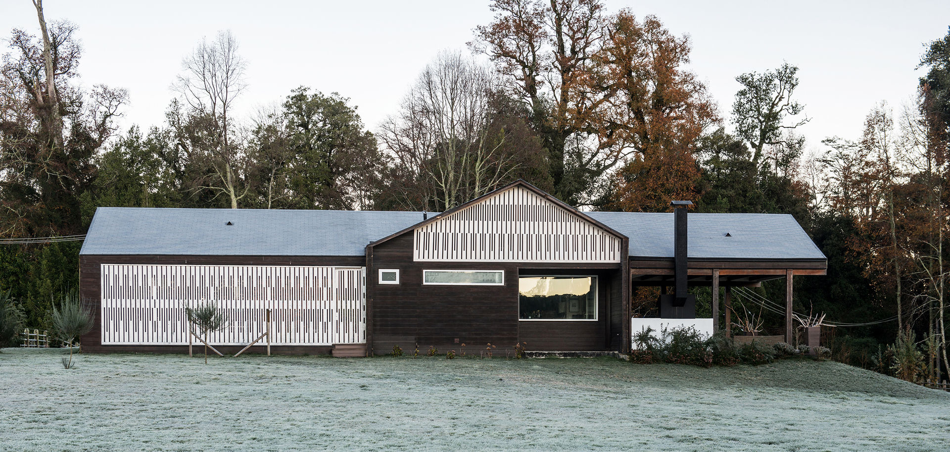 CASA RH, ESTUDIO BASE ARQUITECTOS ESTUDIO BASE ARQUITECTOS Scandinavische huizen Hout Hout