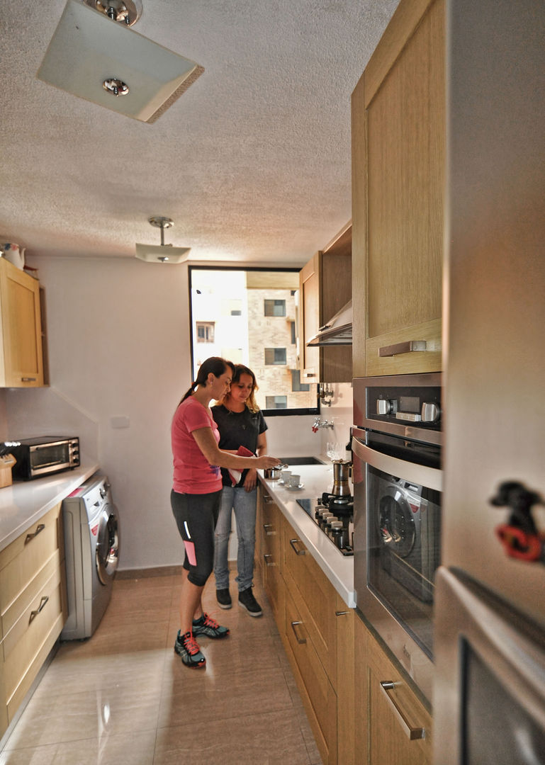 Cocina Loft estudio C.A. Cocinas de estilo clásico Madera Acabado en madera Cocina Mobiliario italiano Arquitectura Diseño de interior Silestone