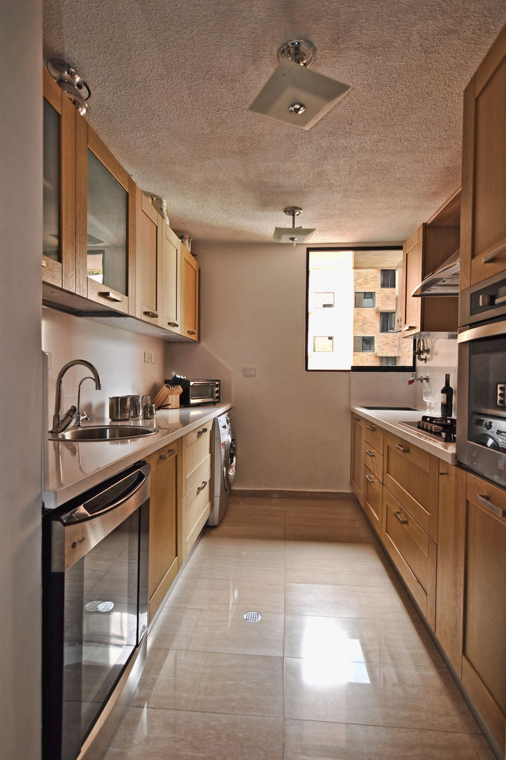 Cocina Loft estudio C.A. Cocinas de estilo clásico Madera Acabado en madera Cocina Mobiliario italiano Arquitectura Diseño de interior Silestone