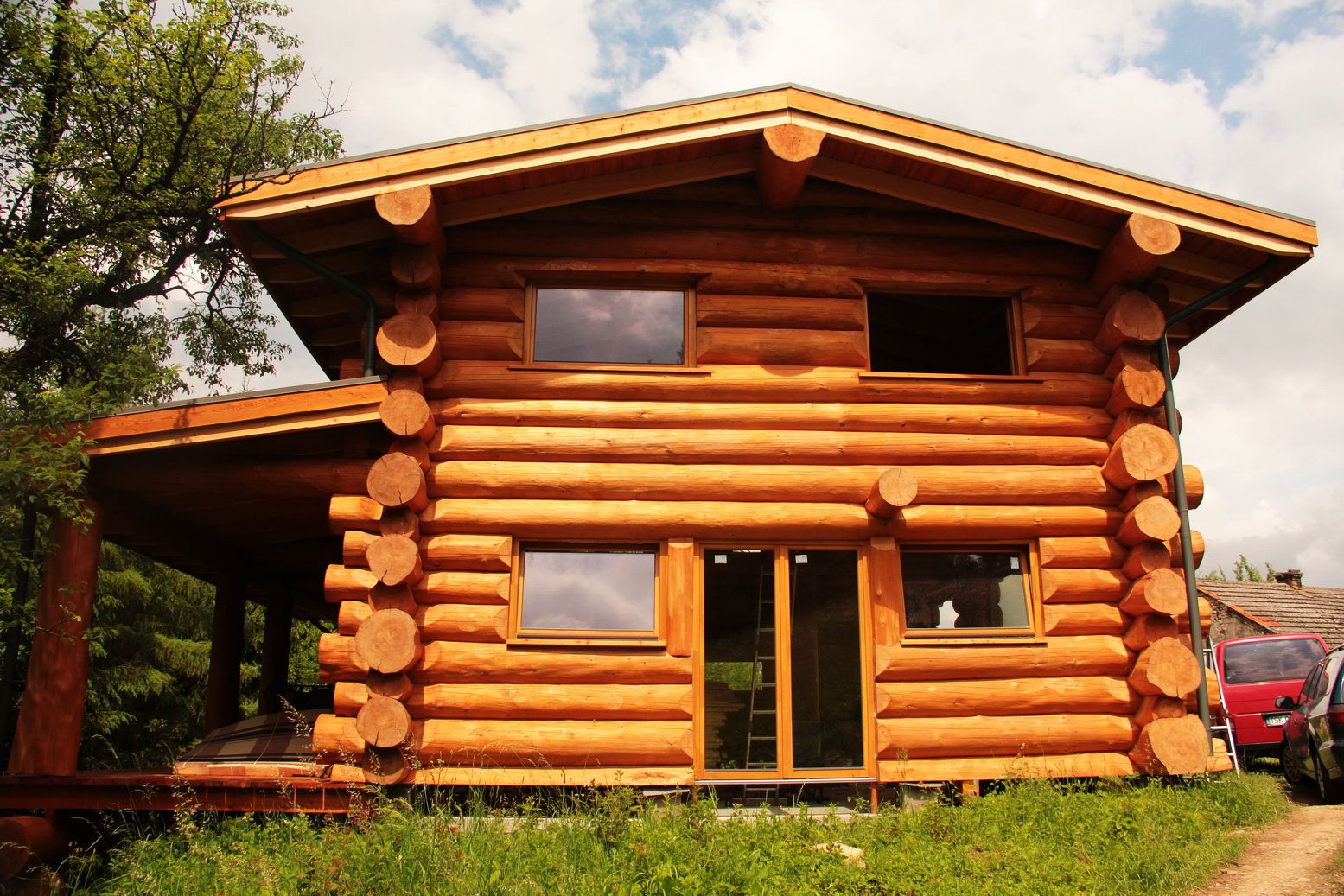 Dom z bali z zielonym dachem, Organica Design & Build Organica Design & Build Rustik Evler Ahşap Ahşap rengi