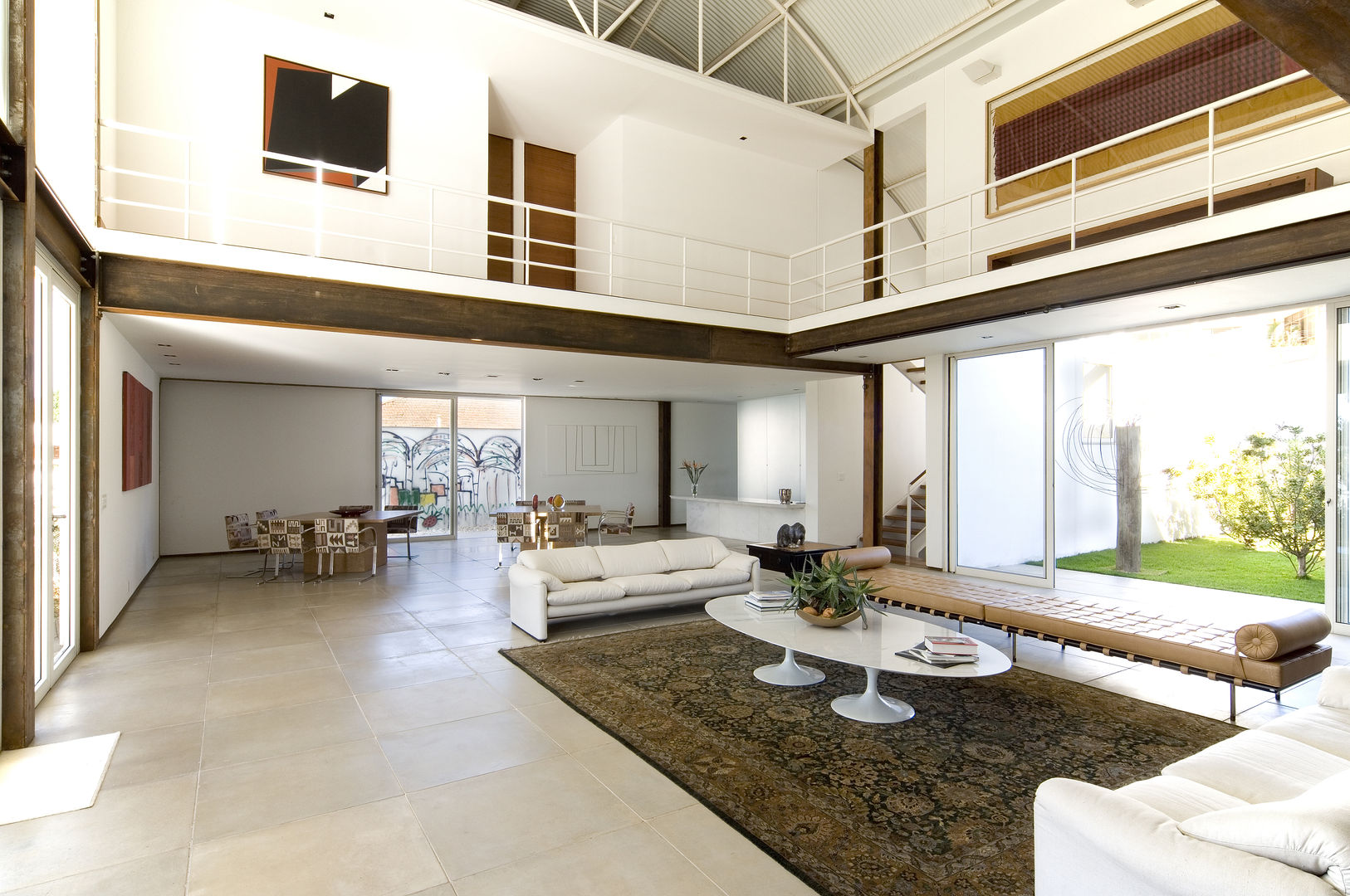 Loft na Pampulha, Lanza Arquitetos Lanza Arquitetos Modern living room