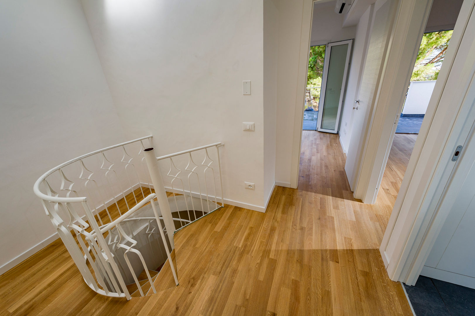 casa G, Giuseppina PIZZO Giuseppina PIZZO Minimalist corridor, hallway & stairs Wood Wood effect