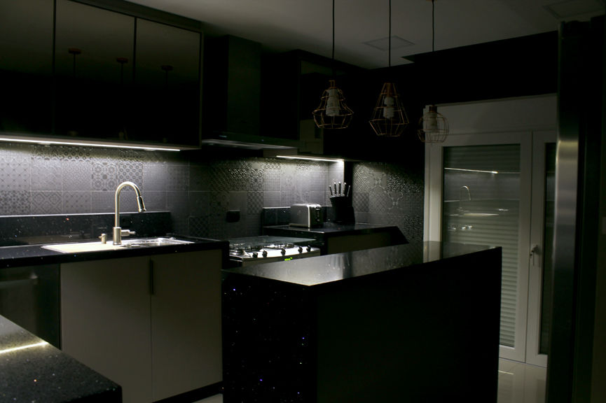 Iluminação sob o armário Studio² Cozinhas modernas