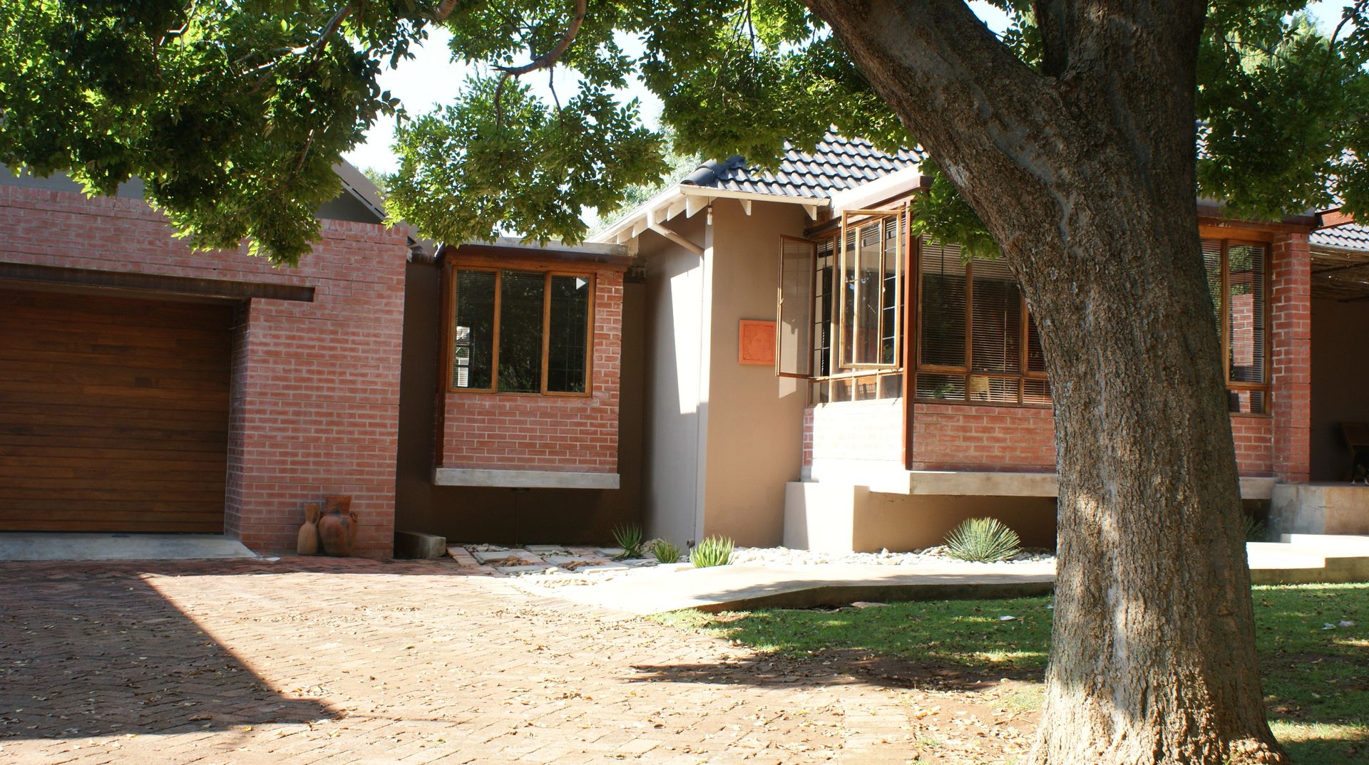 House De Necker Renovation, Free State, Bloemfontein Smit Architects Before and after,renovation,modern