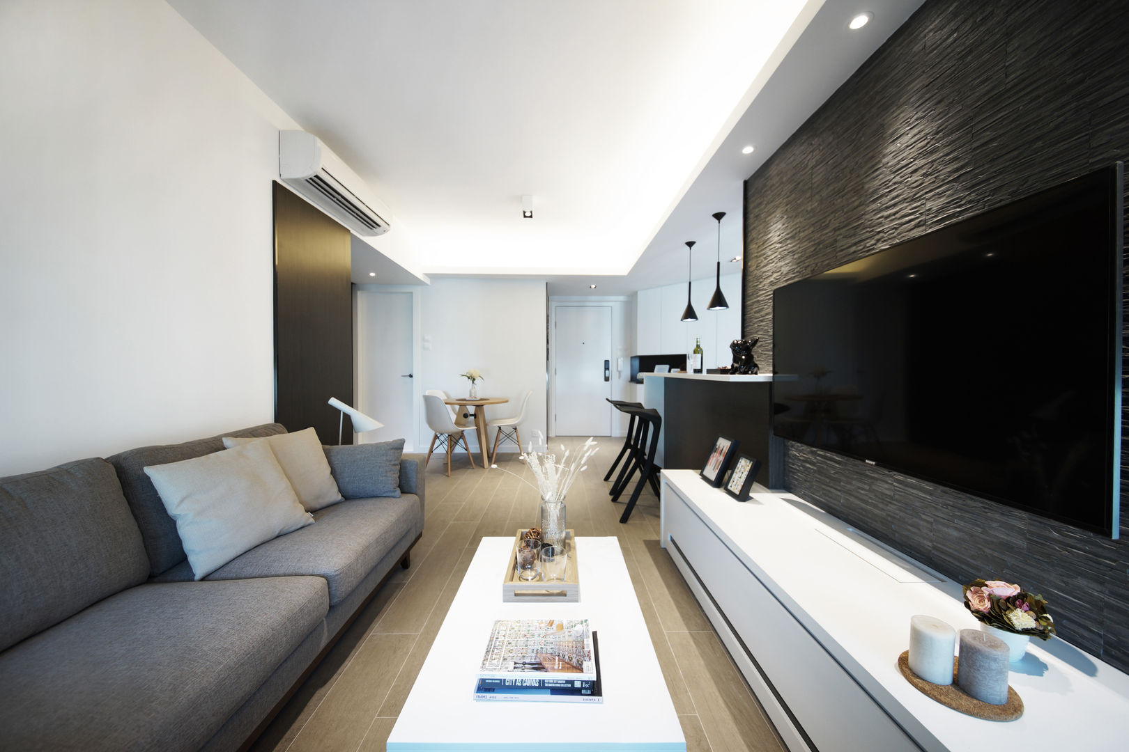 Shared contemporary home for grown-up brother and sister, Zip Interiors Ltd Zip Interiors Ltd residential,hong kong,private apartment,minimal,cozy home,home,contemporary home,living room