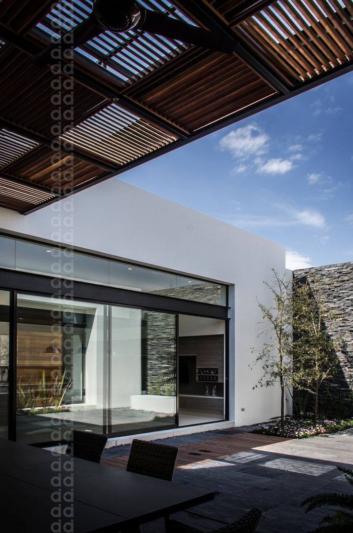 CASA AGR homify Balcones y terrazas modernos