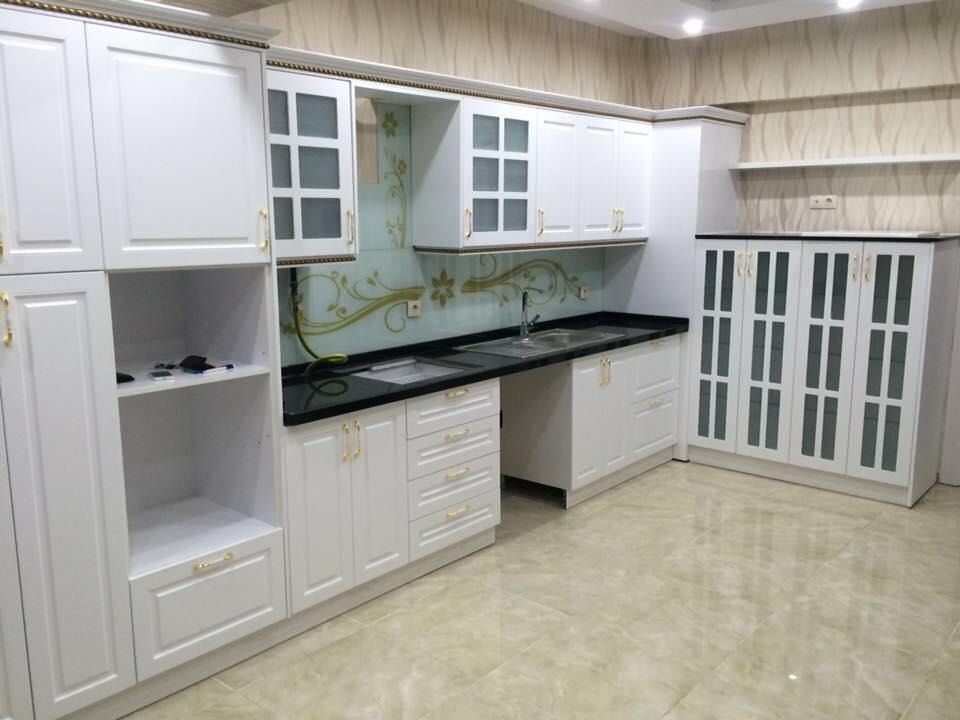 homify Dapur Klasik Kayu Wood effect Cabinets & shelves