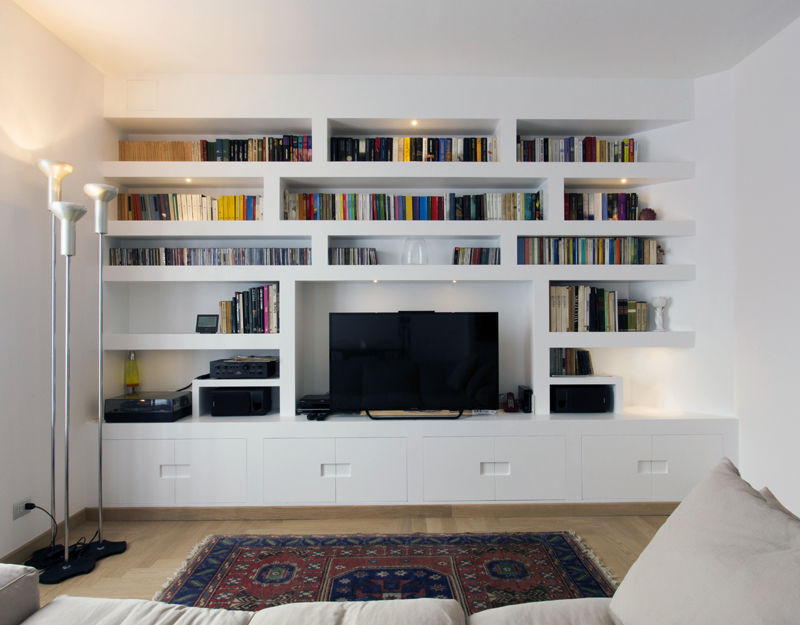 WHITE, BRIGHT AND MINIMAL. APPARTAMENTO ZONA WASHINGTON, Luigi Brenna Architetto Luigi Brenna Architetto Modern living room