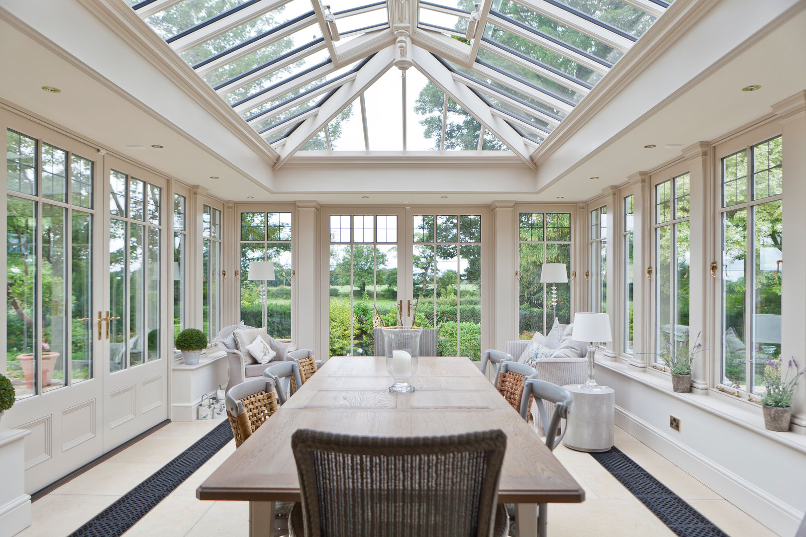 Interesting Orangery with Dentil Moulding Vale Garden Houses Anexos de estilo clásico Madera Acabado en madera conservatory,orangery,garden room,dining room