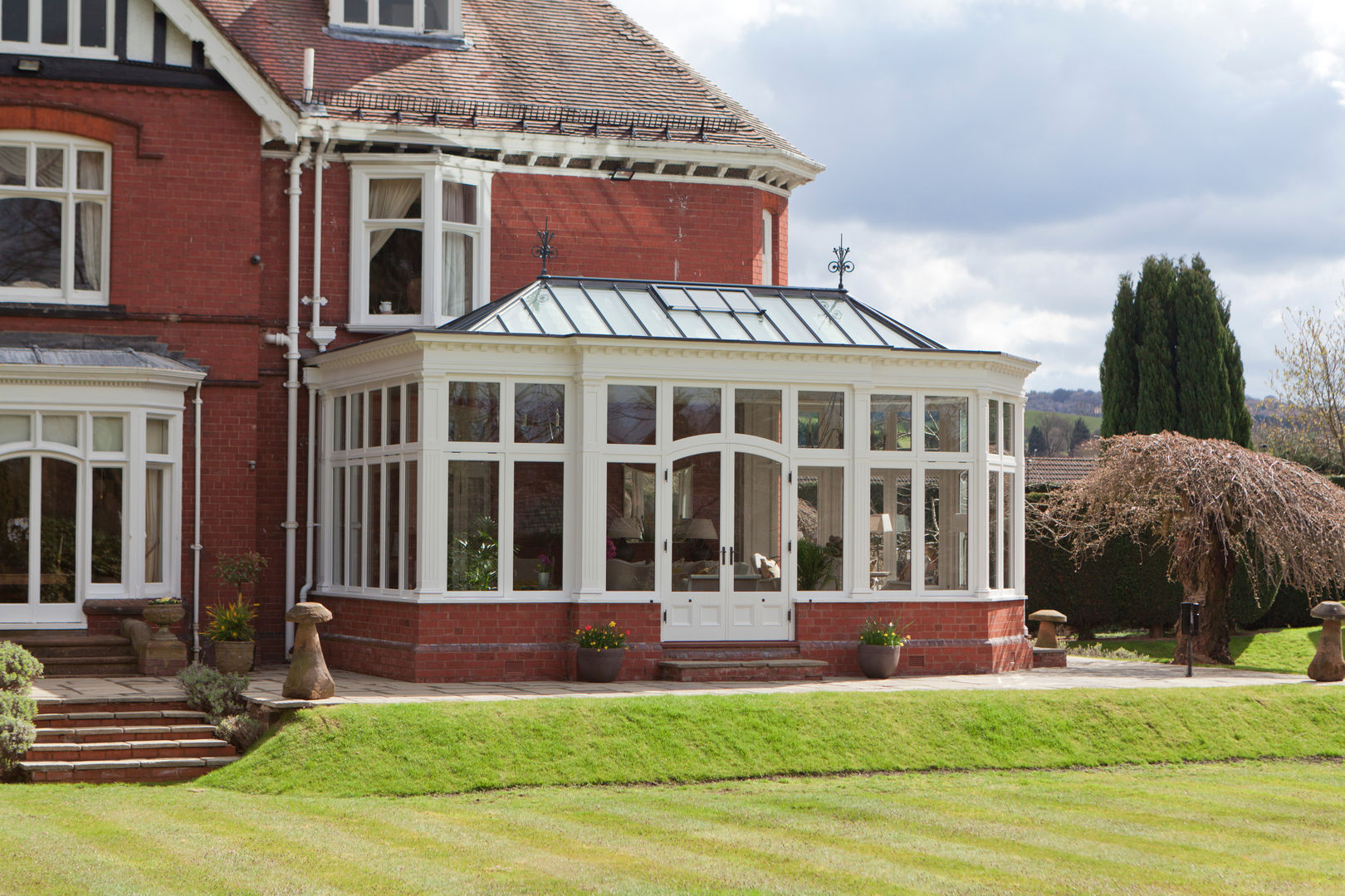 Victorian Style Orangery Vale Garden Houses Konservatori Klasik Kayu Wood effect conservatory,orangery,garden room,dining room,living room,rooflight,roof lantern