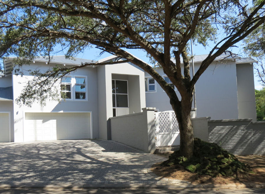 Fourways Gardens, Spiro Couyadis Architects Spiro Couyadis Architects Country style house