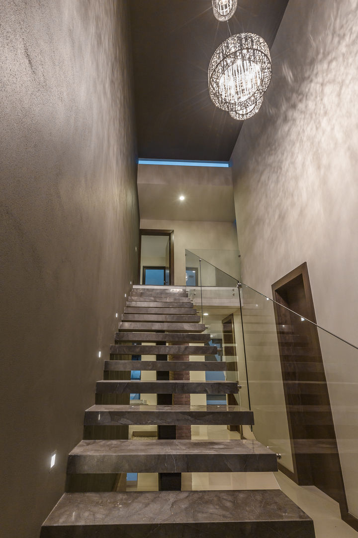 Vistas del Sol, 2M Arquitectura 2M Arquitectura Modern corridor, hallway & stairs