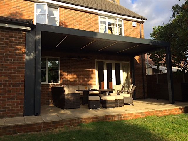 Outdoor Living Pod, Louvered Roof Patio Canopy Installation in Billericay, Essex. homify Jardines de estilo moderno outdoor living pod,louverd,roof,patio,canopy,terrace,garden,room
