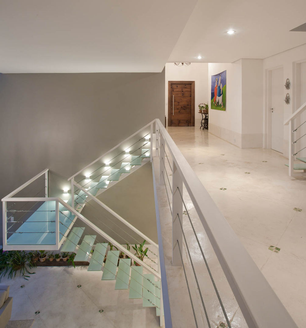 CASA DE CAMPO CONDOMÍNIO SÃO PAULO, IDALIA DAUDT Arquitetura e Design de Interiores IDALIA DAUDT Arquitetura e Design de Interiores Pasillos, halls y escaleras rurales