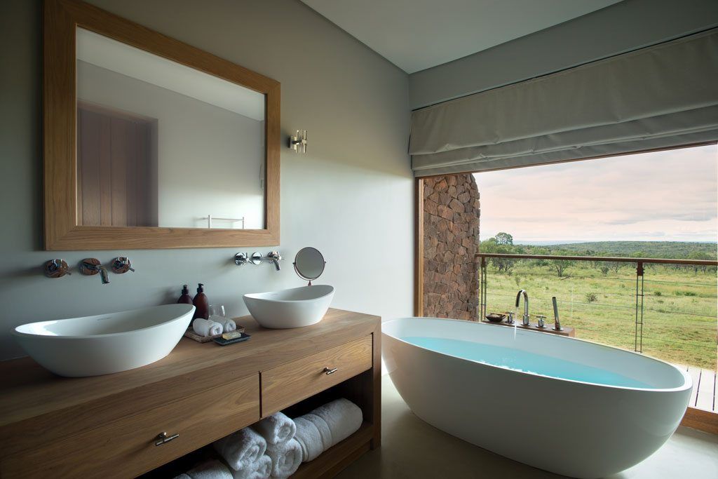 Mhondoro, een Lodge in Zuid-Afrika, All-In Living All-In Living Modern bathroom