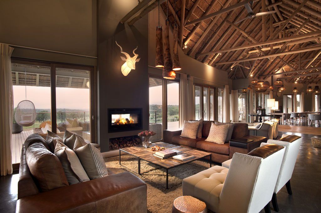 Mhondoro, een Lodge in Zuid-Afrika, All-In Living All-In Living ห้องนั่งเล่น