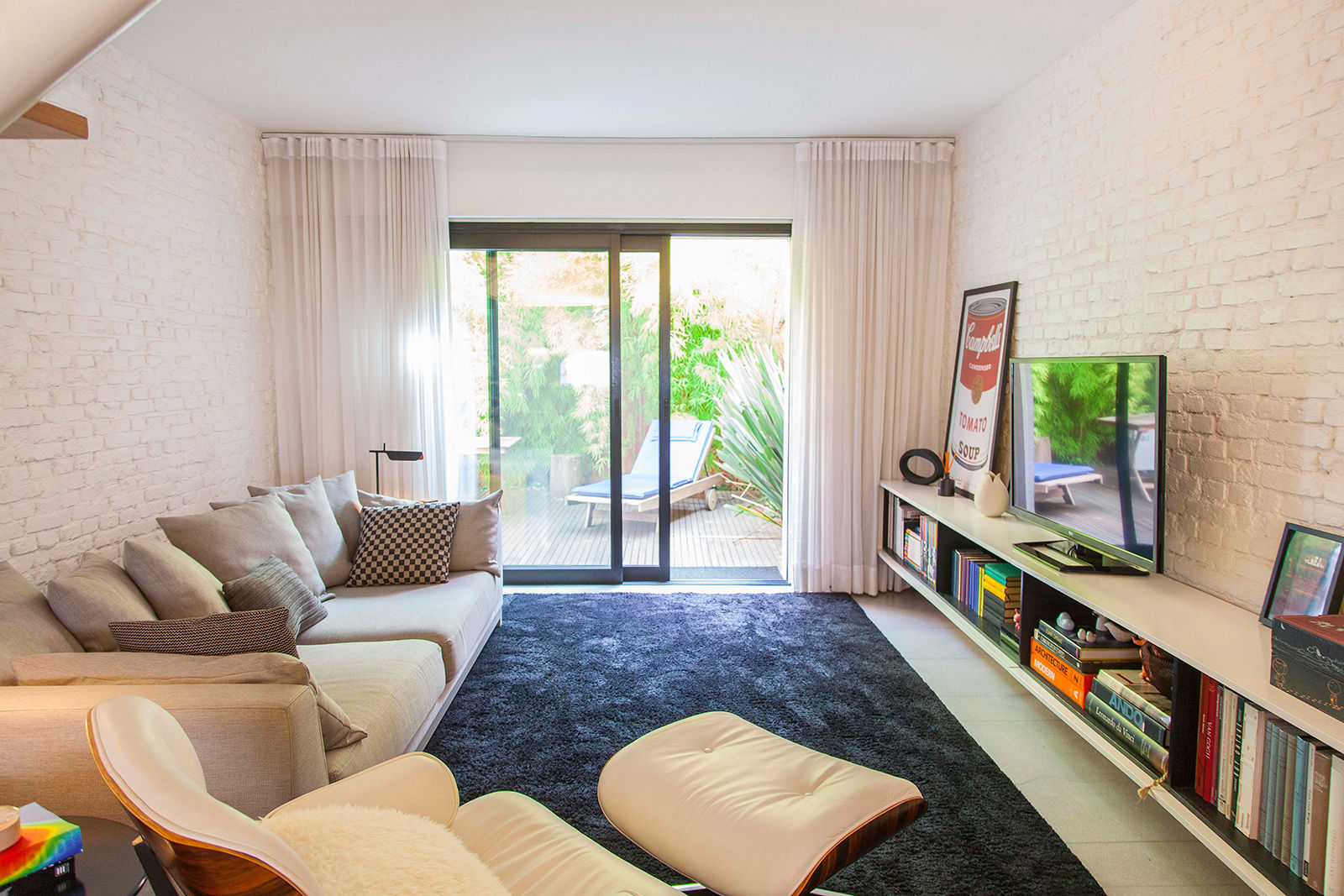 CASA PINHEIROS, ivan ventura arquitetura ivan ventura arquitetura Living room Bricks