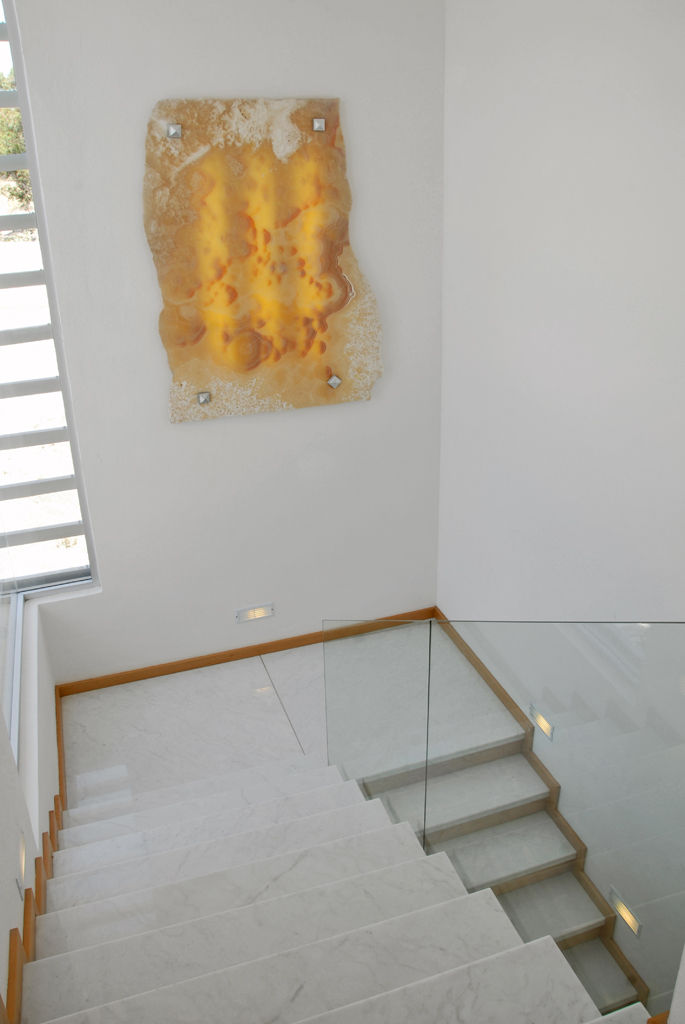 Casa M, Agraz Arquitectos S.C. Agraz Arquitectos S.C. Modern corridor, hallway & stairs