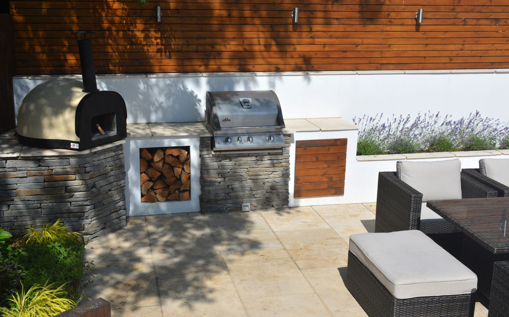 Pizza oven and BBQ homify Modern garden Pizza oven,BBQ