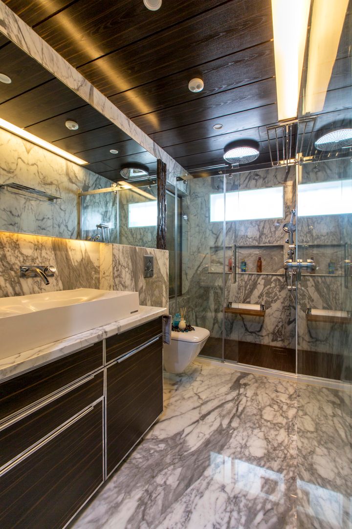 homify Modern bathroom