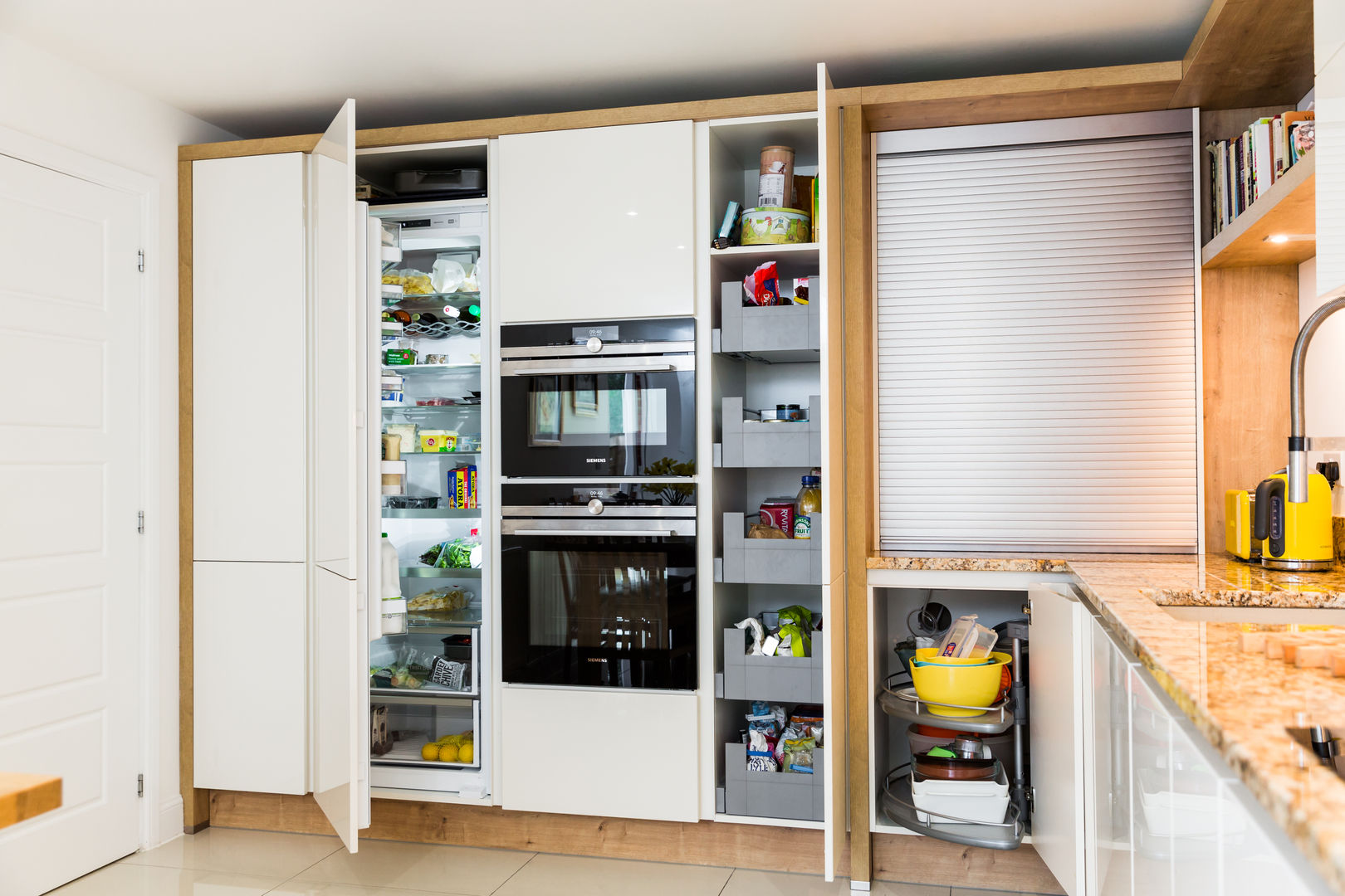 Nobilia Project 9 Lux flat fronted door in gloss lacquer in ivory Eco German Kitchens ห้องครัว แผ่น MDF Nobilia kitchen furniture,Ivory gloss lacquer doors,Oak Provence frames,Arizona granite worktops,Siemens appliances,Blanco sink and tap