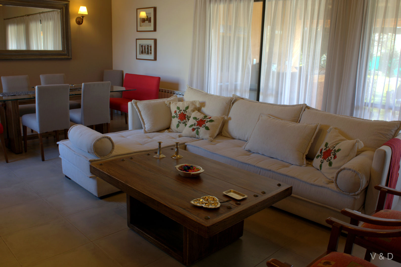 SANTA FE STYLE CON TINTES MODERNOS, VETA & DISEÑO VETA & DISEÑO Living room Solid Wood Multicolored