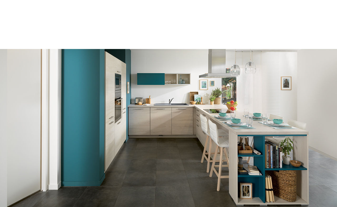 Ideal kitchen for family of 4, Schmidt Kitchens Barnet Schmidt Kitchens Barnet モダンな キッチン 合板（チップボード） ​Kitchen with open compartments,bookcase,with peninsula,modern minimalist design bespoke furniture schmidt barnet