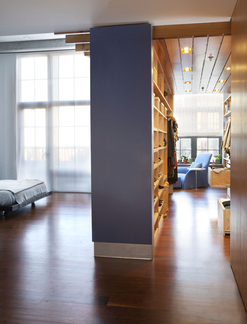 Adams Morgan Master Closet Lighting Hinson Design Group 現代風玄關、走廊與階梯