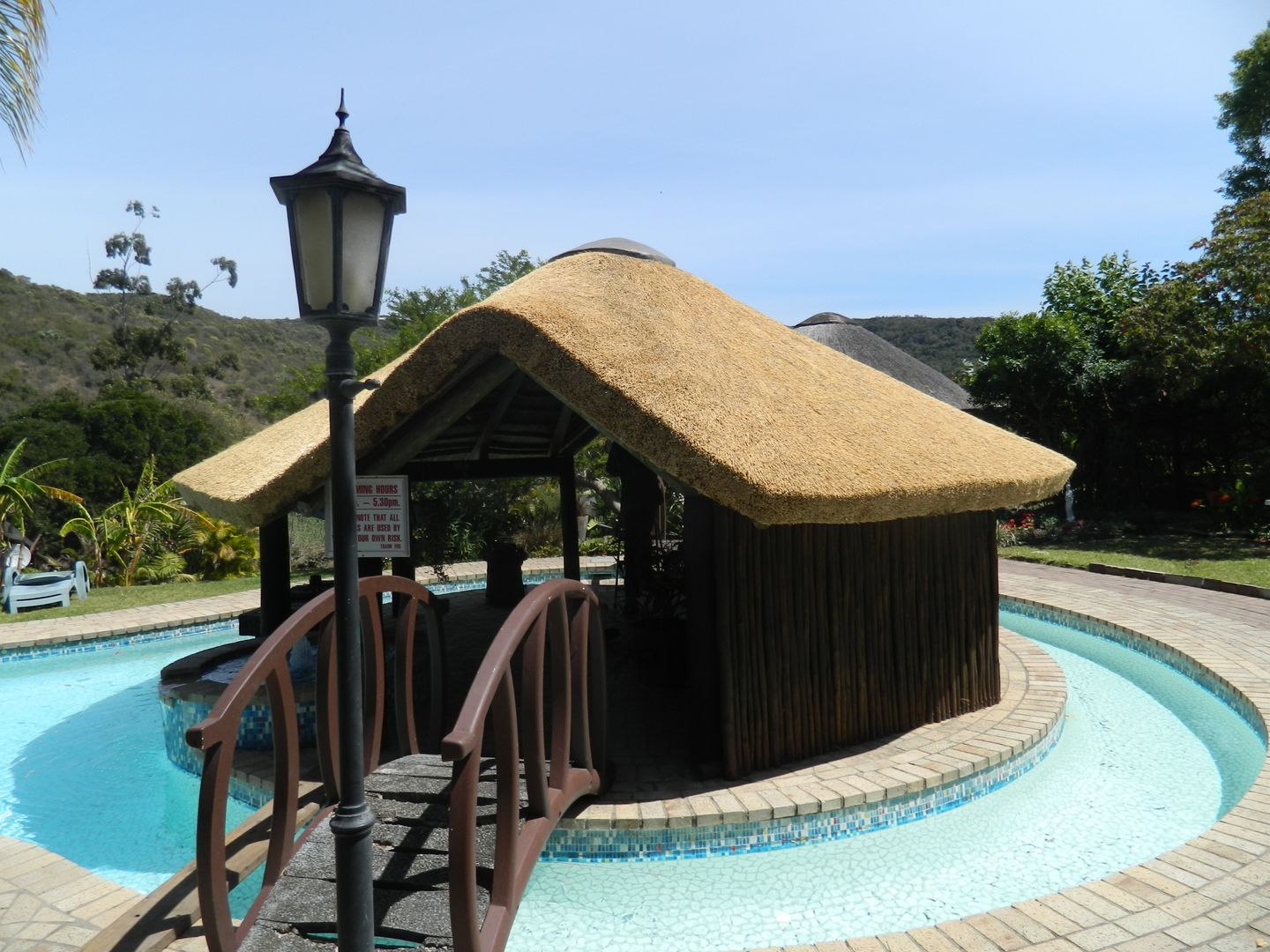 Thatch Lapa & Entertainment Areas, Bosazza Roofing & Timber Homes Bosazza Roofing & Timber Homes Piscine rustique