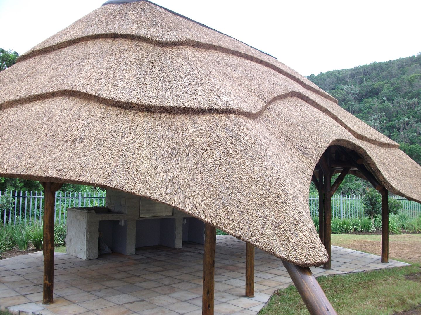 Thatch Lapa with built in Braai & Tiling Bosazza Roofing & Timber Homes Rustic style gardens