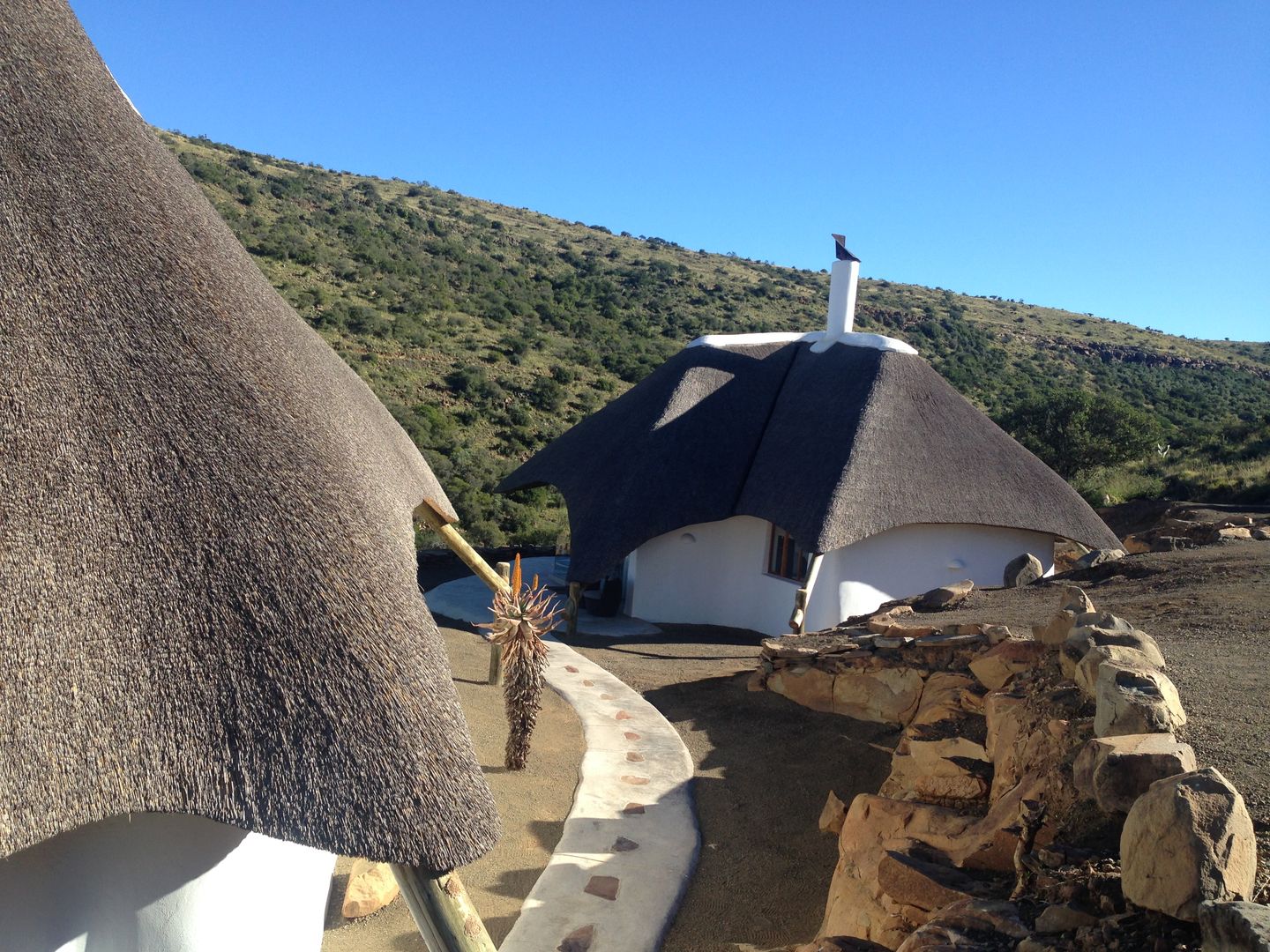 Thatched Cottage at Game Lodge Bosazza Roofing & Timber Homes 房子