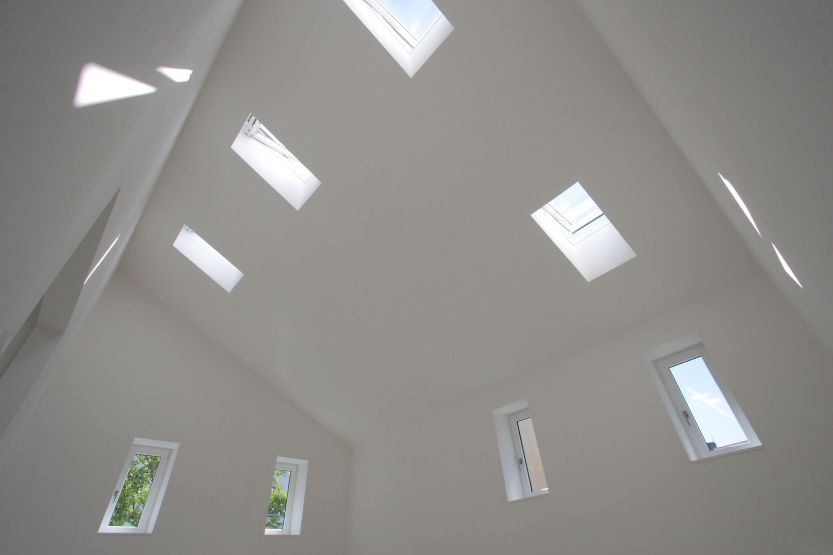 library in the attic brandt+simon architekten Study/office