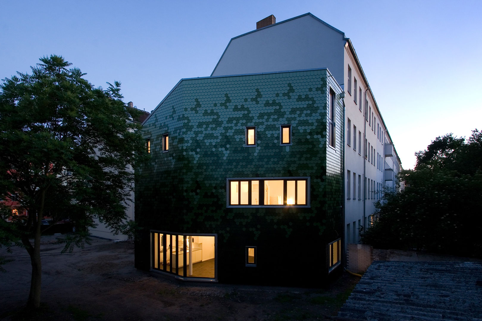 evening impression brandt+simon architekten Modern houses سرامک