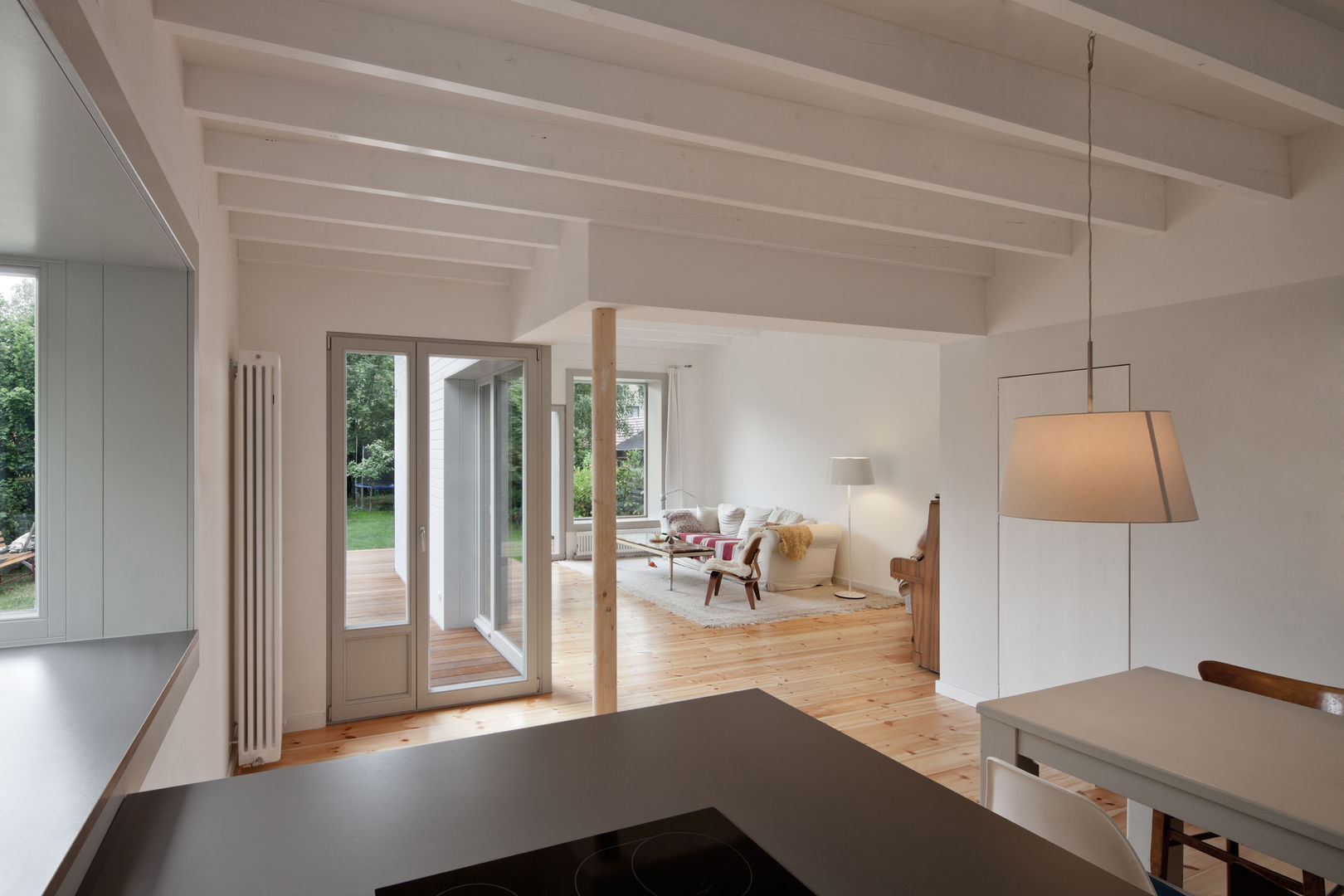 living-kitchen area brandt+simon architekten Living room living-kitchen area,expansion,semi-detached house,Berlin,wood facade,white,extension,wooden house