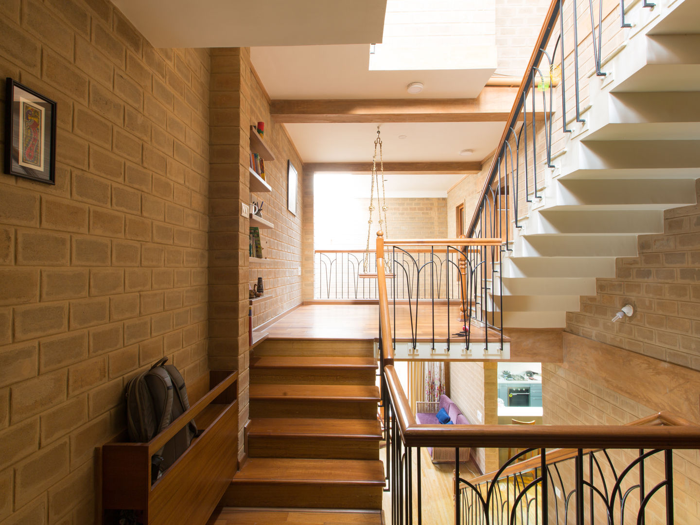 Bhaskara's House, A3 Ateliê Academia de Arquitectura A3 Ateliê Academia de Arquitectura Asian style corridor, hallway & stairs