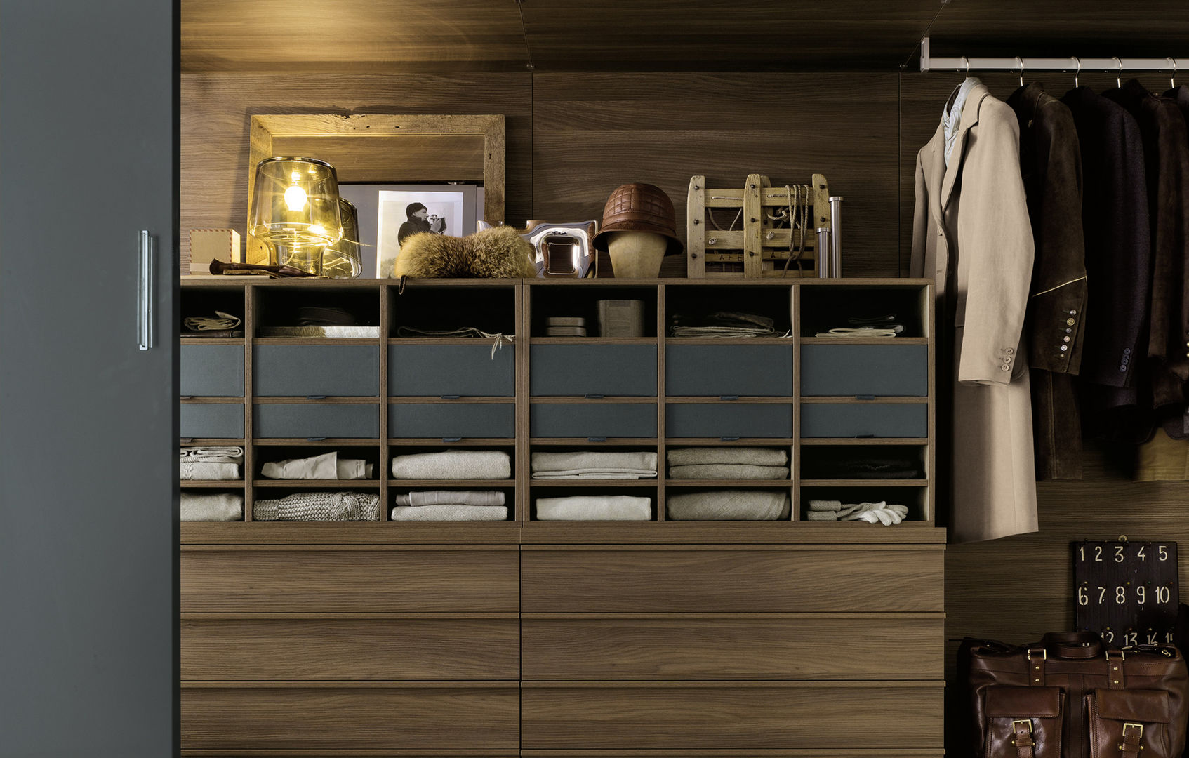 Оригинальная гардеробная в скандинавском стиле, URBAN wood URBAN wood Closets MDF Guarda-roupas e cômodas