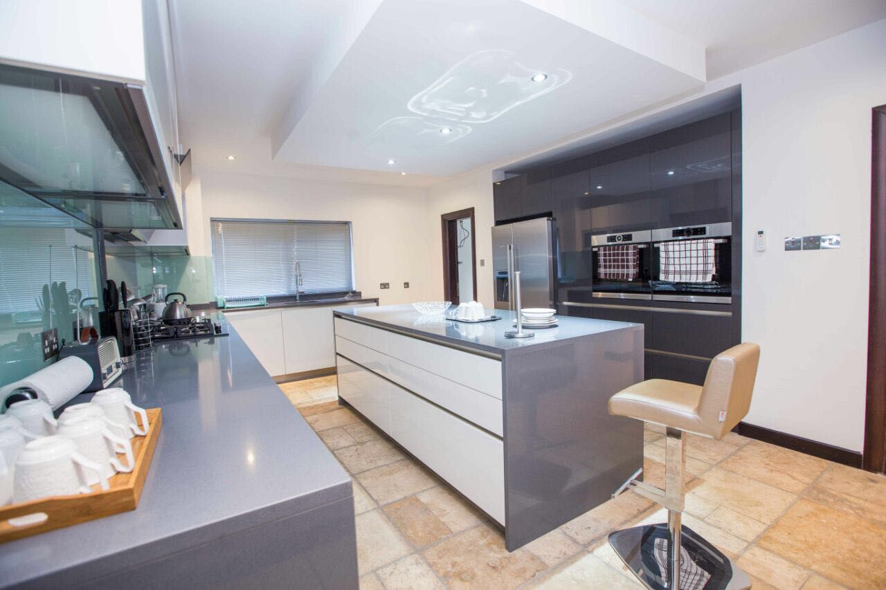 Modern design kitchen with island, handles Schmidt Kitchens Barnet 廚房 MDF Modern design kitchen with island,handles