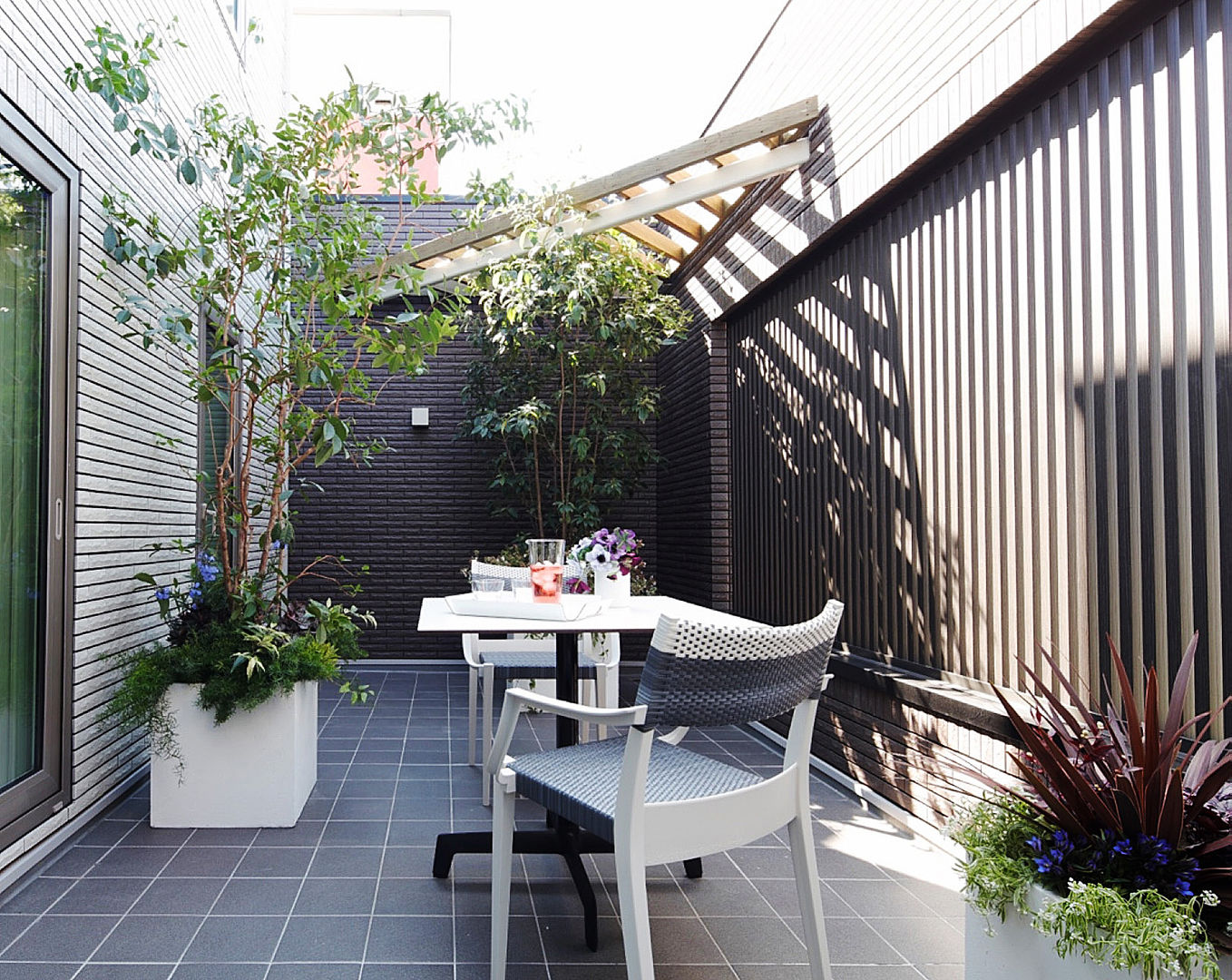 Balcony, （有）ハートランド （有）ハートランド Balcone, Veranda & Terrazza in stile moderno