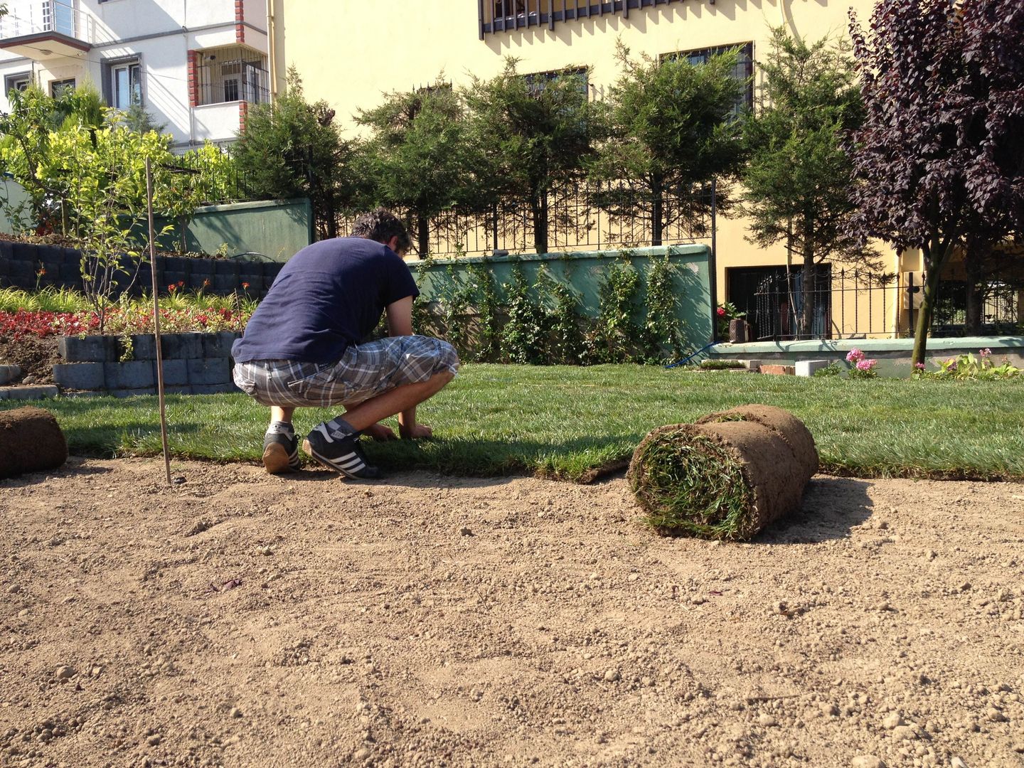 M.Ü KONUTU PEYZAJ UYGULAMASI, konseptDE Peyzaj Fidancılık Tic. Ltd. Şti. konseptDE Peyzaj Fidancılık Tic. Ltd. Şti. Modern garden