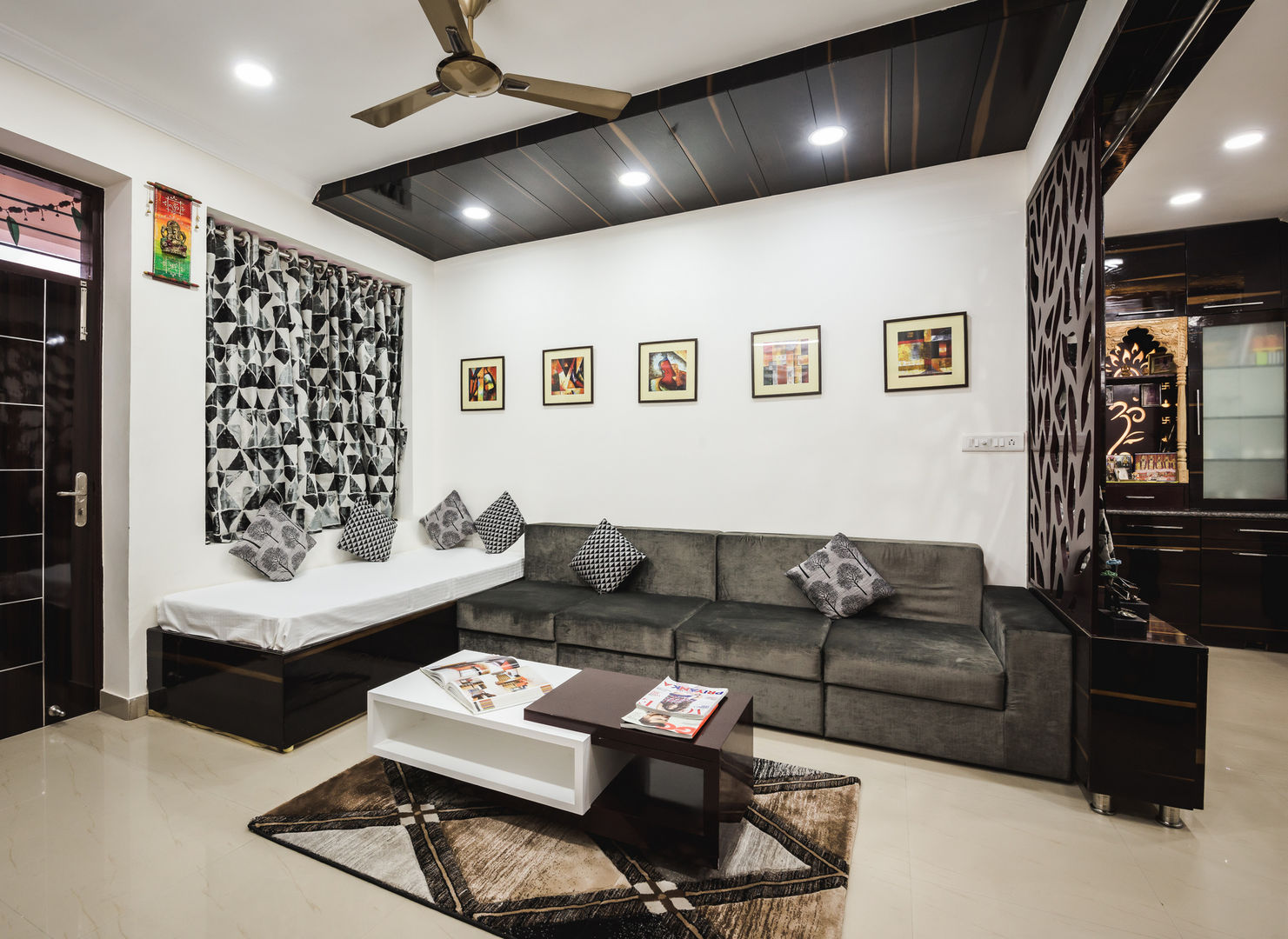 Interiors of Apartment at Parsvnath City Jodhpur, HGCG Architects HGCG Architects Nowoczesny salon