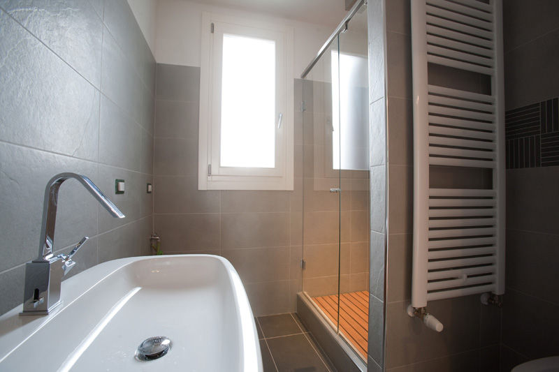 casa z, effesseprogetti® effesseprogetti® Bagno moderno Ceramica cubo doccia