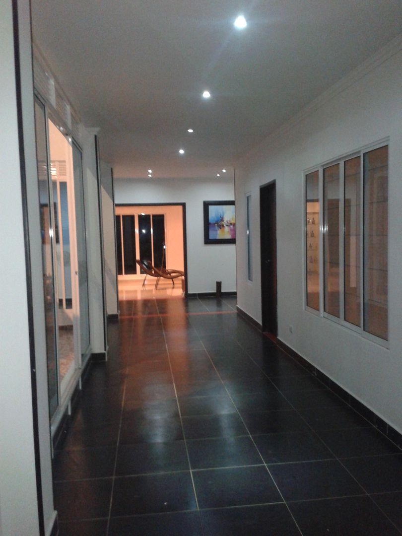 Casa Jhony, ARQUITECTOnico ARQUITECTOnico Corridor & hallway