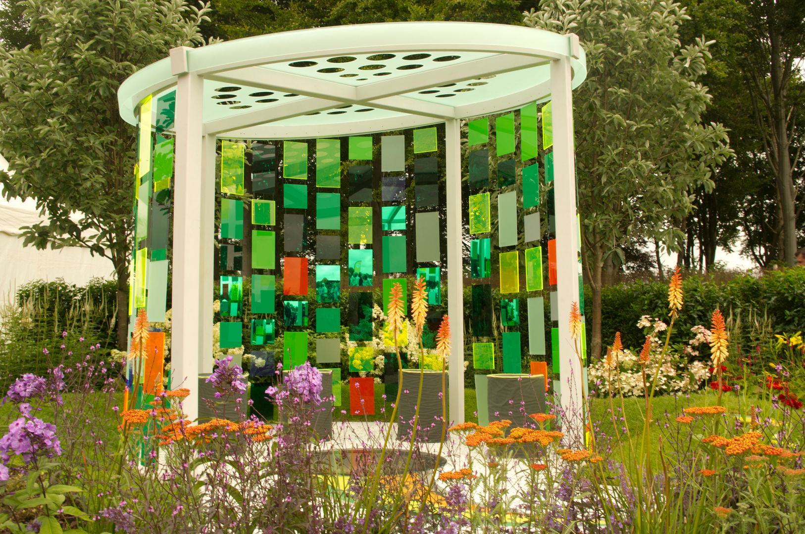 RHS Flower Show Tatton Park 2015 - Reflecting Photonics homify 庭院