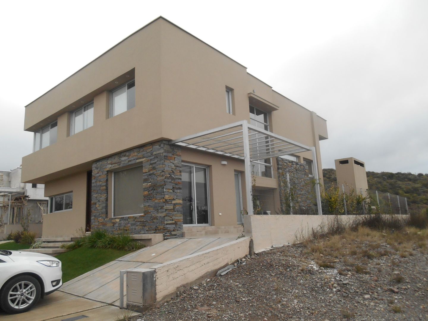 CASA DALVIAN LOS PUQUIOS, MABEL ABASOLO ARQUITECTURA MABEL ABASOLO ARQUITECTURA Modern Evler