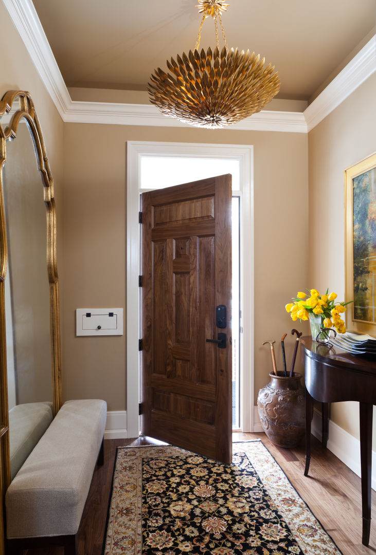 Supremely Sophisticated, Andrea Schumacher Interiors Andrea Schumacher Interiors Classic style corridor, hallway and stairs