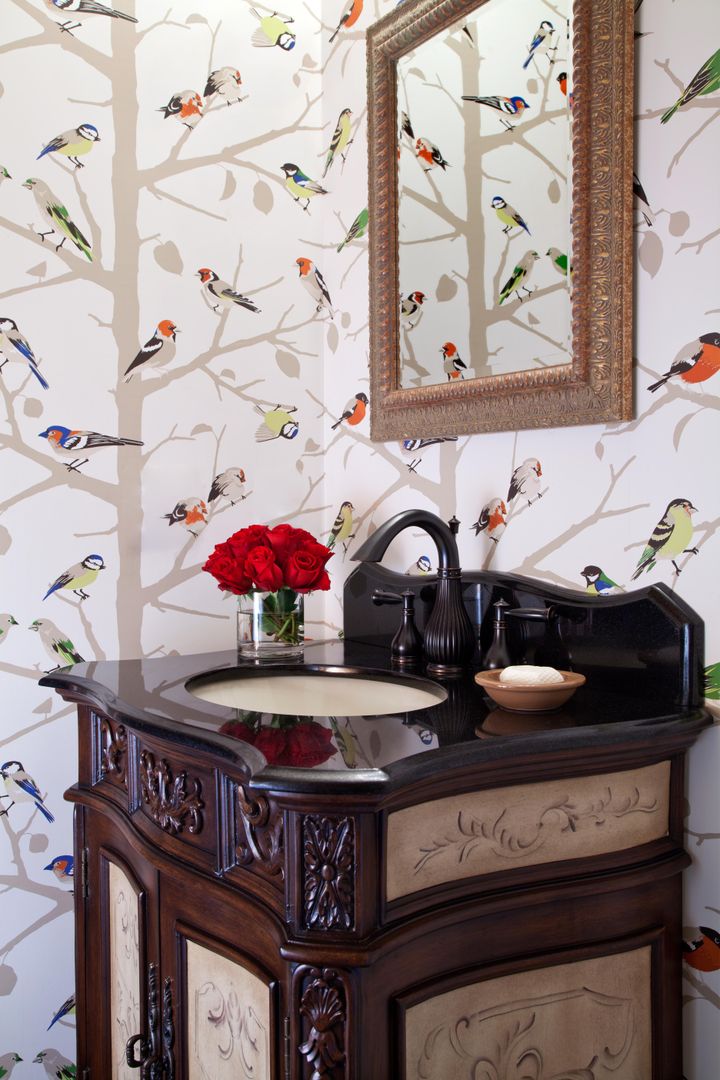 21st CenturyTraditional, Andrea Schumacher Interiors Andrea Schumacher Interiors Classic style bathroom wallpaper,vanity