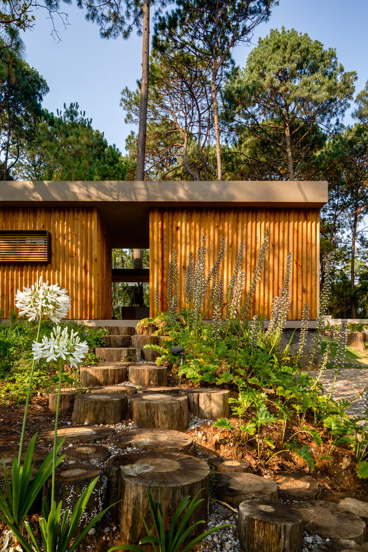 Facahda de acceso - Casa 5 Weber Arquitectos Casas de estilo escandinavo