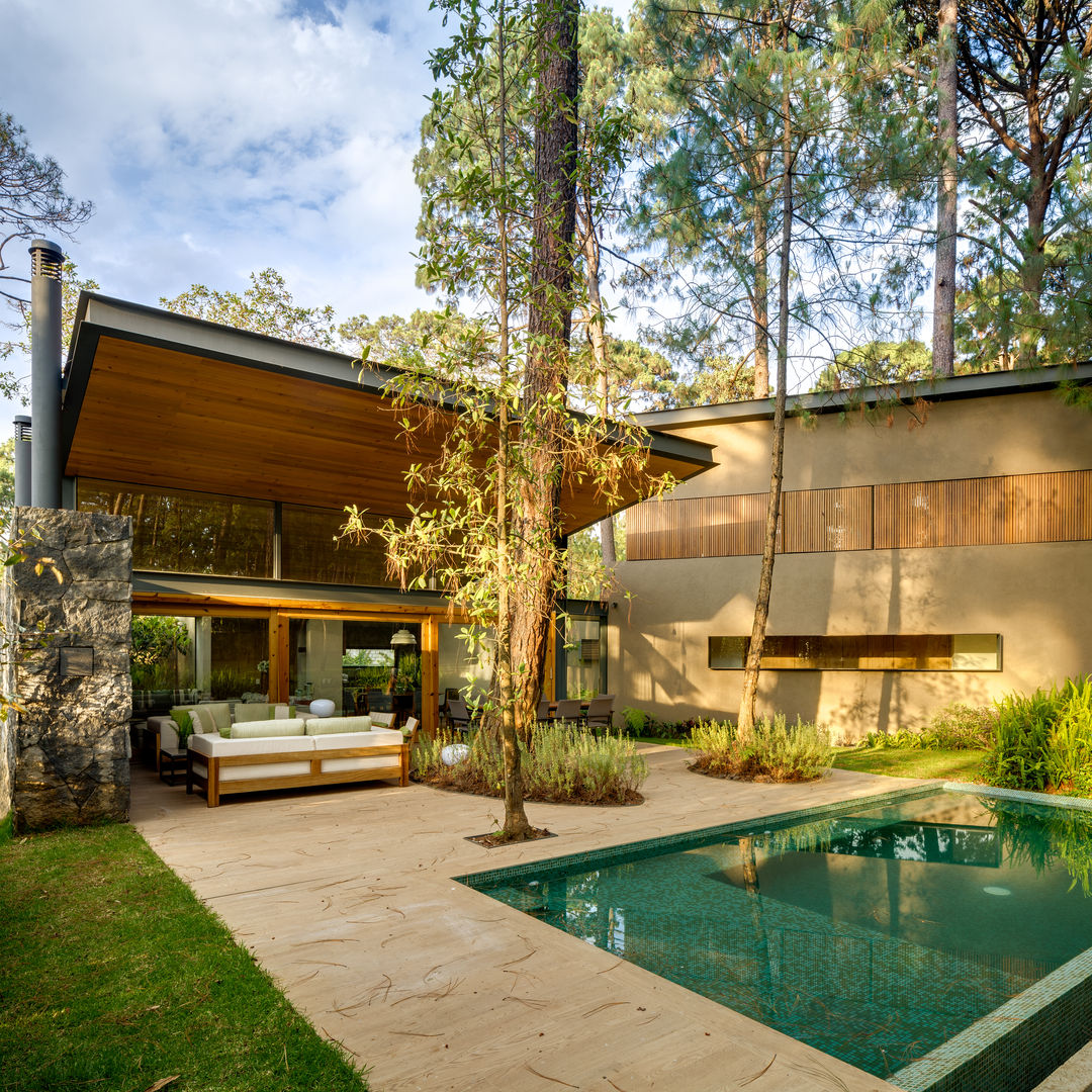 Fachada jardín - Casa 5 Weber Arquitectos Casas de estilo escandinavo