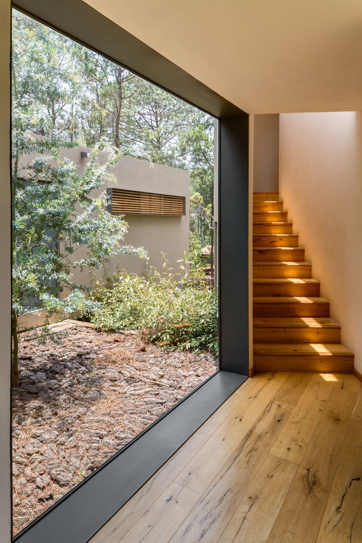 Cinco Casas, Weber Arquitectos Weber Arquitectos Scandinavian corridor, hallway & stairs